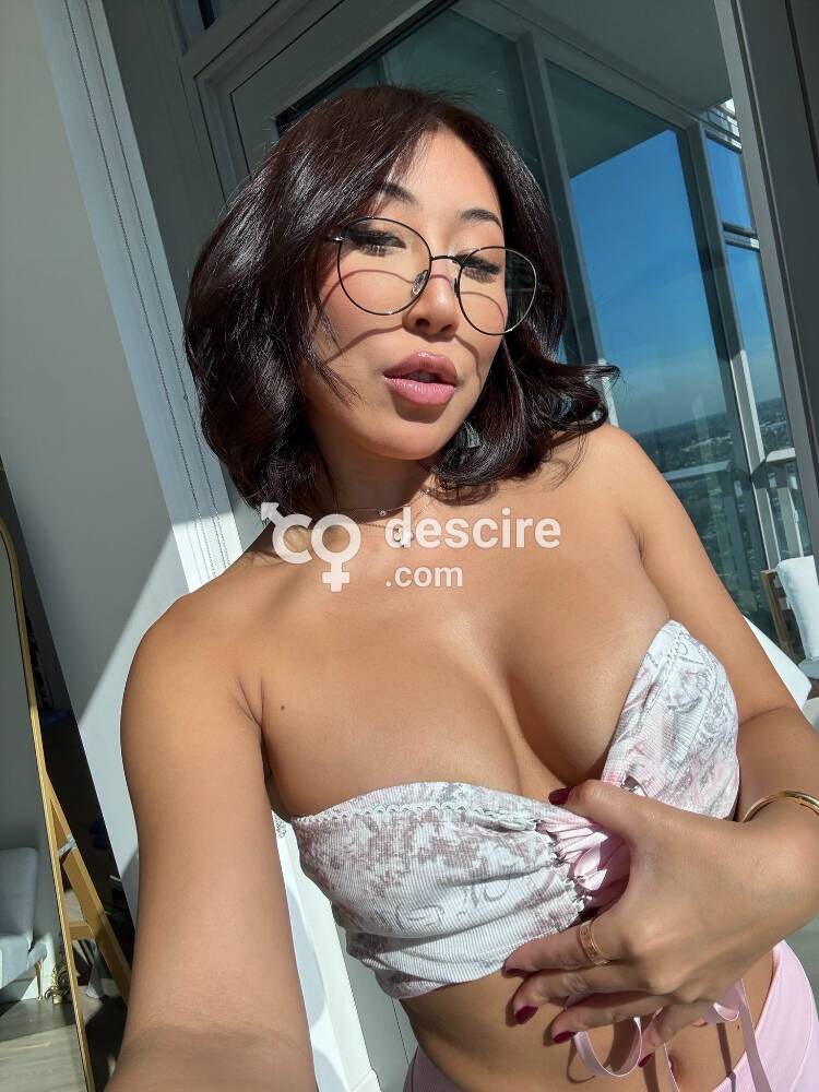 New girl arrive in town - London - United Kingdom