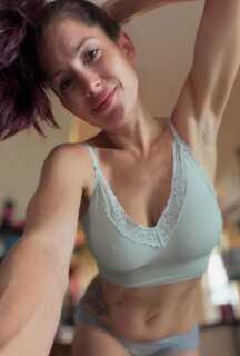 Hosting and massage - Cardiff - United Kingdom